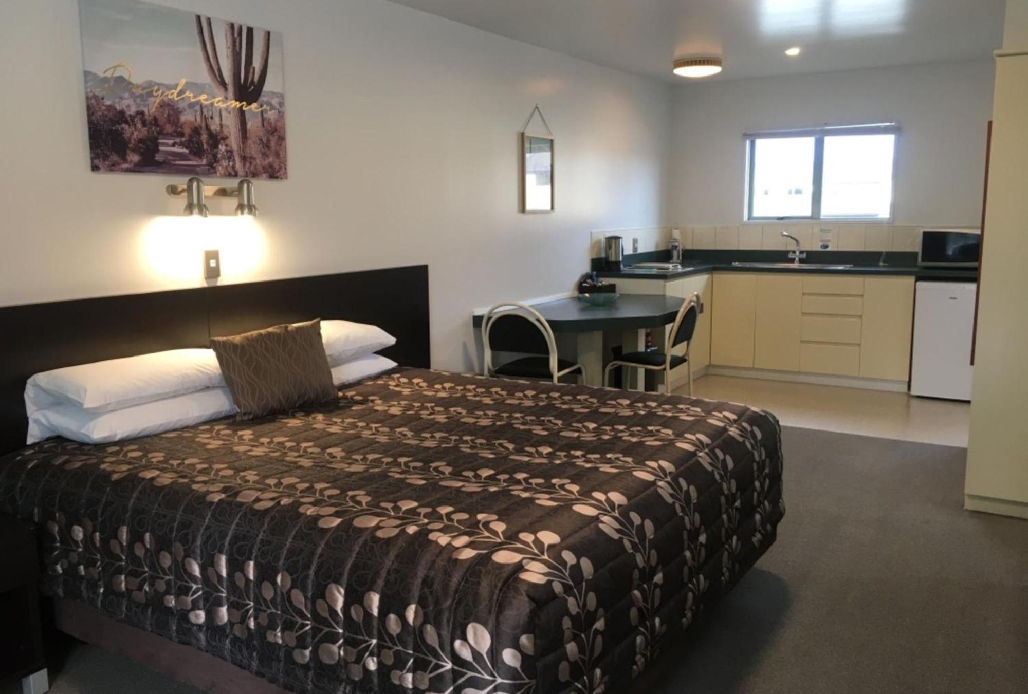 Colonial Manor Motel Cromwell Room photo